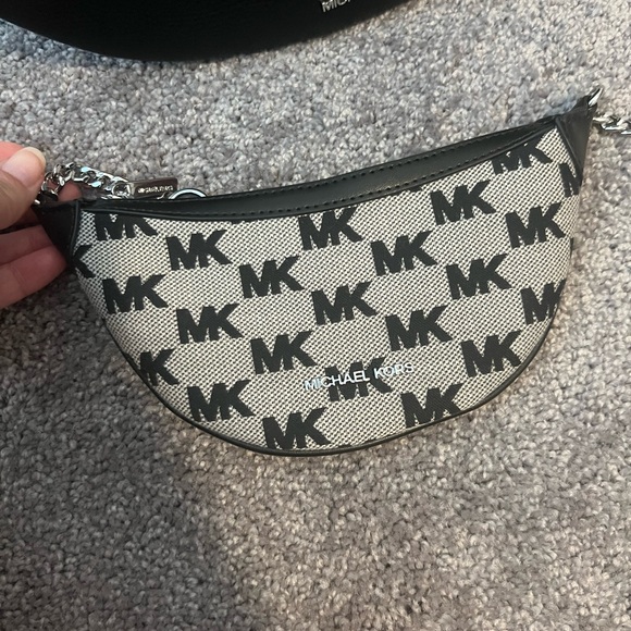 MICHAEL KORS Hollis 2-in-1 Pebbled Leather & Logo Shoulder Bag NWT Retail $598 - Picture 7 of 10